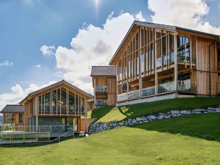 Ferienwohnung für 4 Personen, mit Balkon und Whirlpool sowie Terrasse und Sauna in Haus