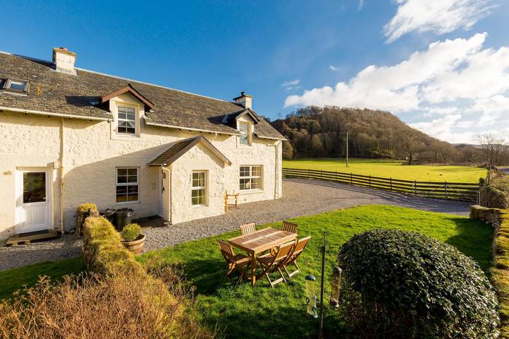 Holiday rental for 10 people, with pool in Scotland