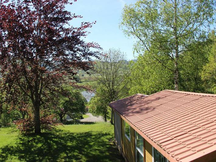 Gîte pour 5 personnes, avec terrasse dans Lac de Saint-Point Lamartine