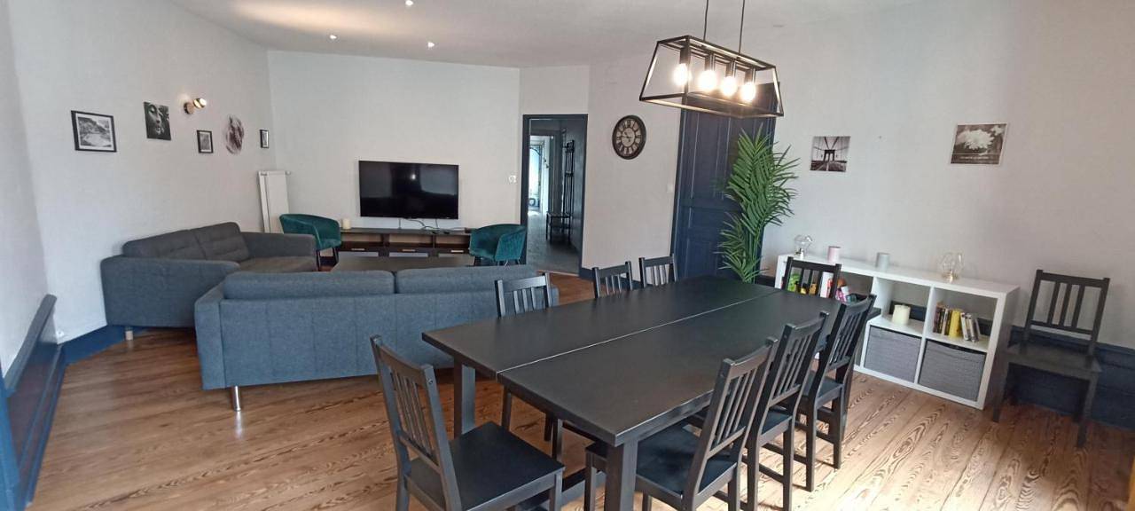 Appartement entier, Le Sunshine, 5 chambres, wifi et parking inclus in Le Coteau, Région de Roanne