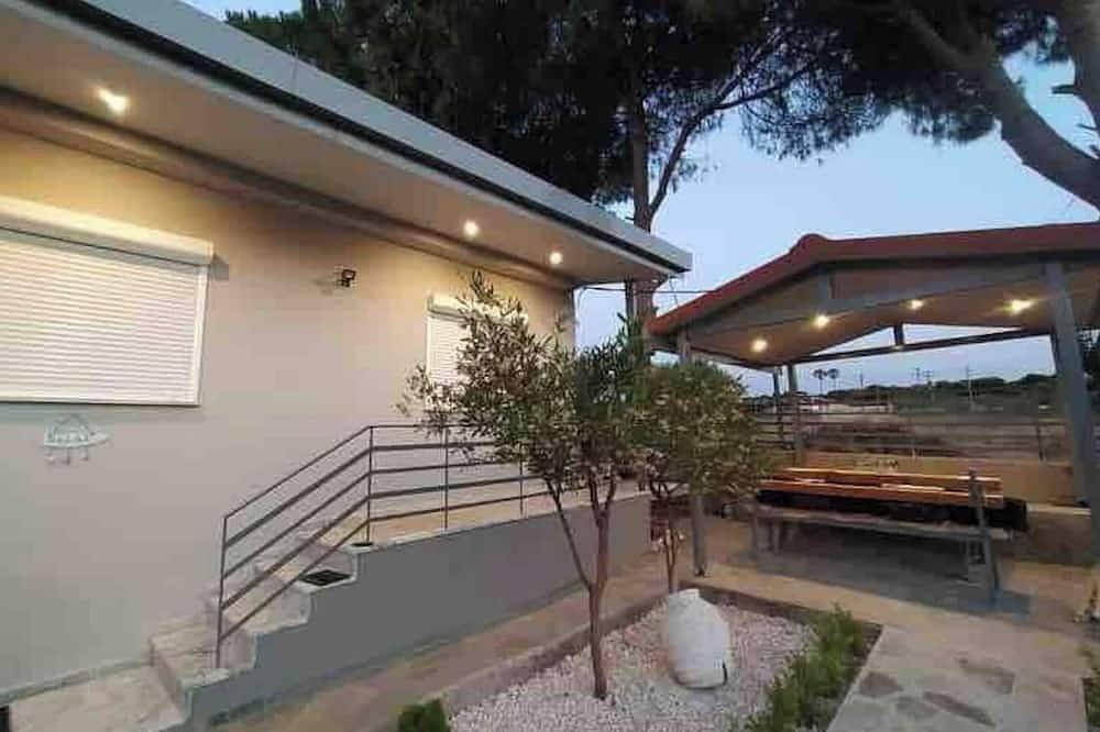 House with Garden, Sea and Mountain View in Loutraki-Perachora, Korinthia