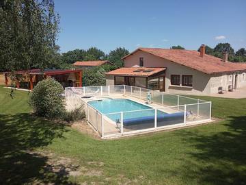 Gîte pour 15 personnes, avec terrasse et piscine à Saint-Martin-Lars-en-Sainte-Hermine