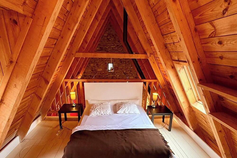 Mountain Retreat for 12 in Murat-le-Quaire, Volcans d'Auvergne Regional Nature Park