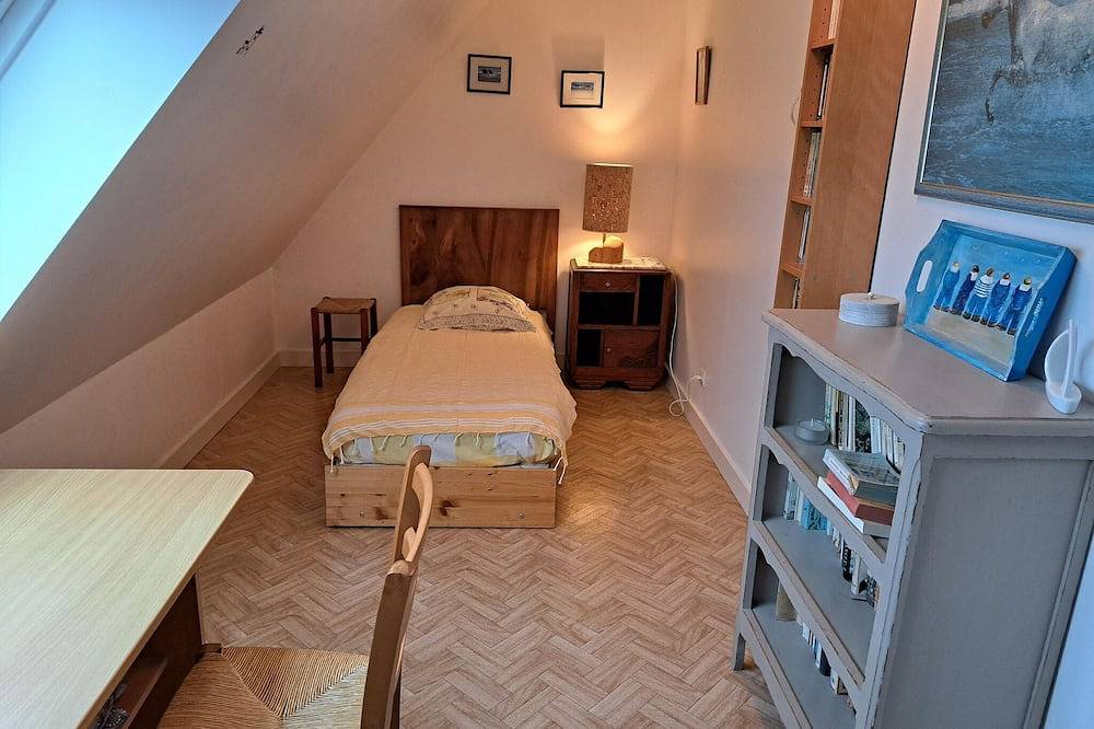 Chalet in Aber Wrach near Sandy Beaches in Landéda, Brest region