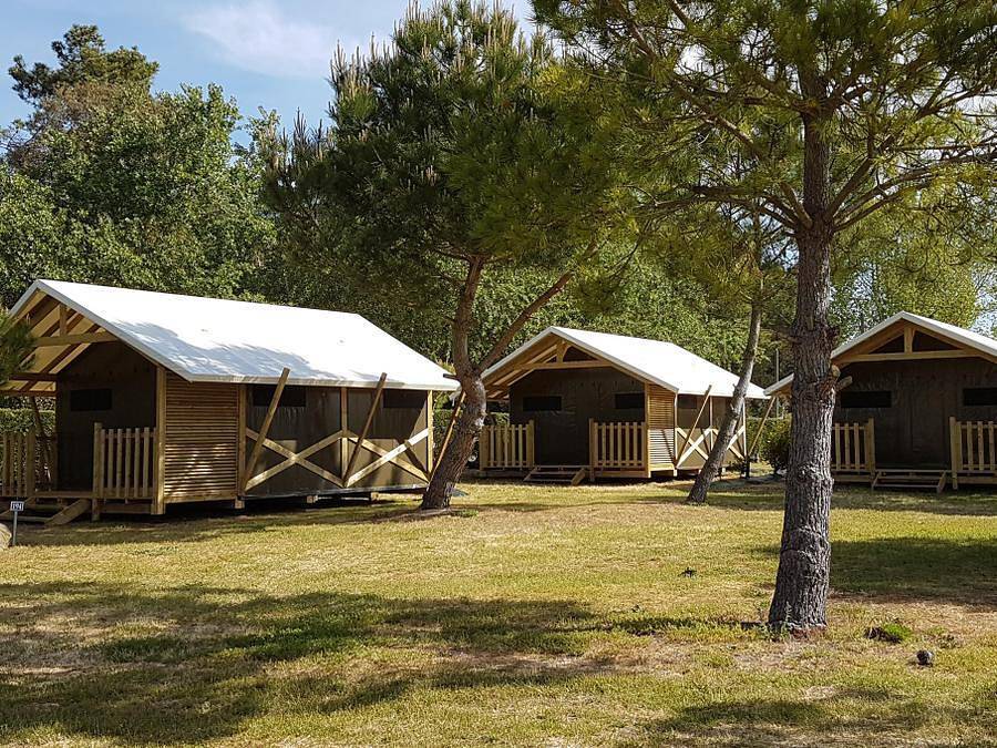 Camping Le Lagon Bleu - Canvas and wooden tent 4 persons - Lodge cambodgia 2 bedrooms in Notre-Dame-de-Monts, Vendée