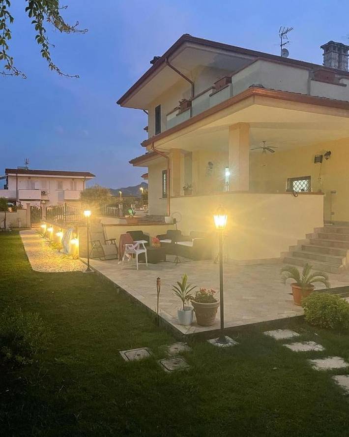 Apartamento de vacaciones para 10 personas, con jardín y jacuzzi - 1