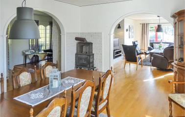 Vacation Rental for 10 Guests in Nordtveitgrend, Hardangerfjord, Picture 3