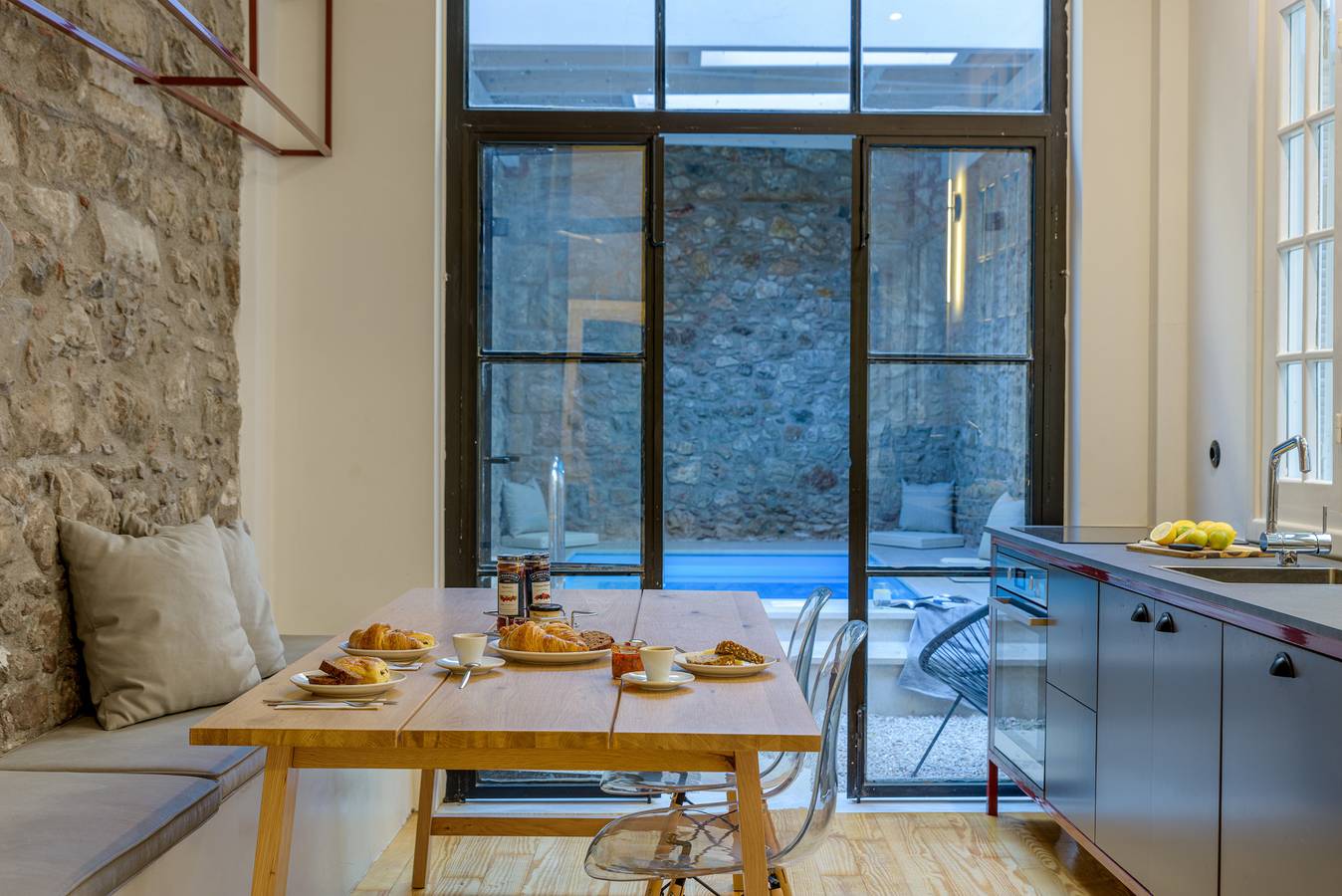 Ganze Wohnung, Incomparable Plaka's Lux 2bdrm Apt w/Pvt Heated Pool in Zentral-Athen, Athen