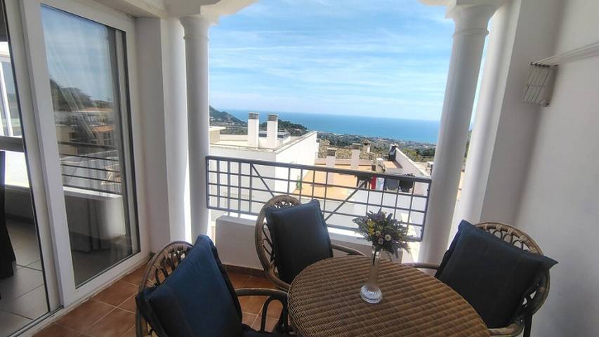 Appartamento intero, Appartamento 'Luz Penthouse' con vista mare, terrazza privata e Wi-Fi in Mijas Pueblo, Mijas