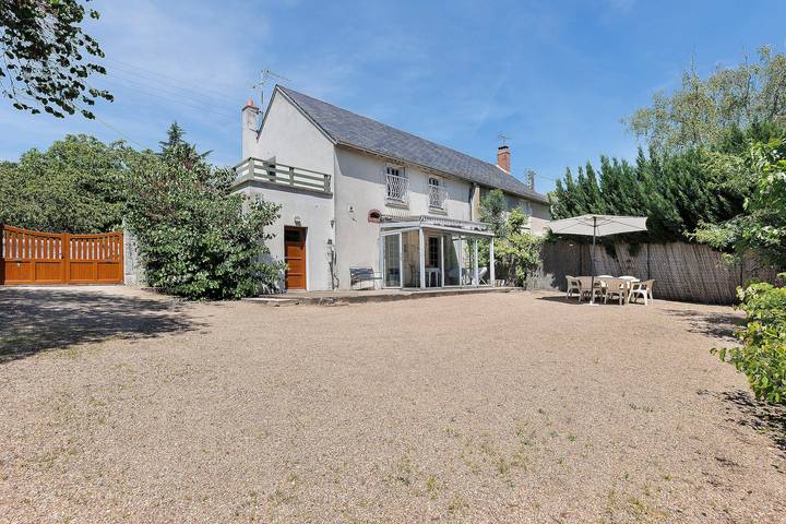 Location de vacances pour 8 personnes, avec balcon et jardin, adapté aux familles à Avaray