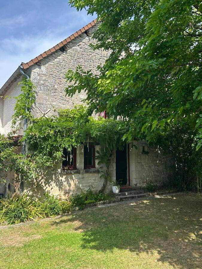 Location de vacances pour 3 personnes, avec Terrasse ainsi que Jardin et Piscine à Bossay-sur-Claise