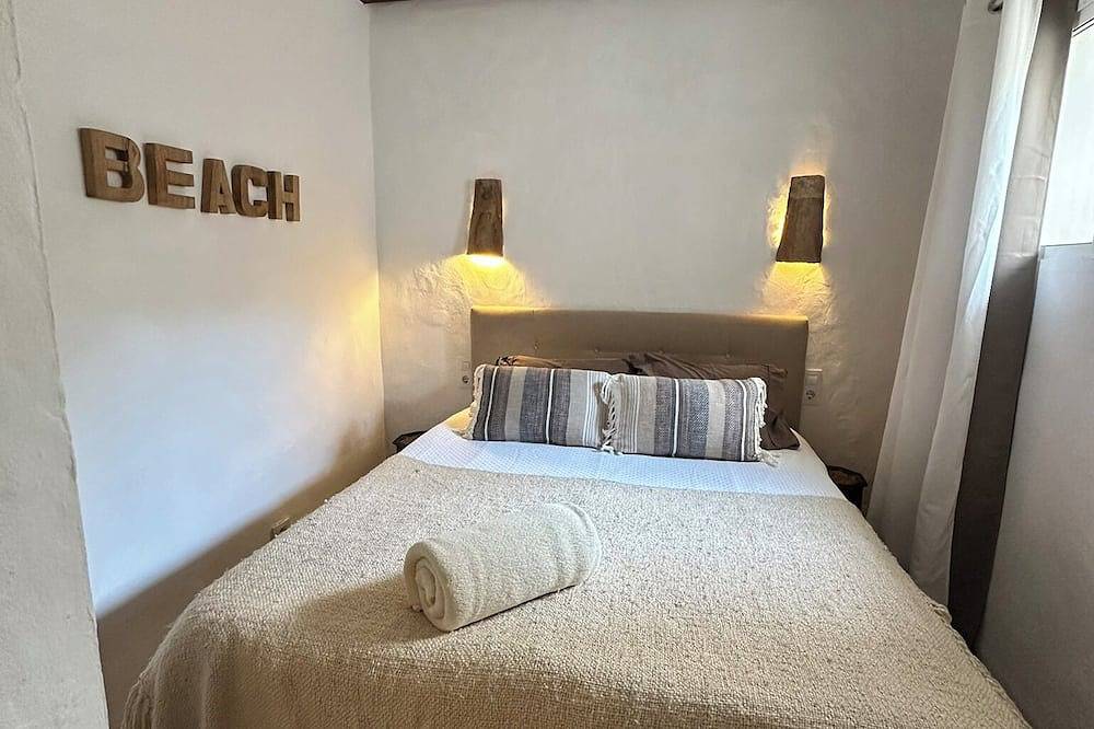 Entire apartment, Cosy Quiet Hideaway with two Terraces, perfect location old town Tarifa in Playa de Los Lances, Tarifa