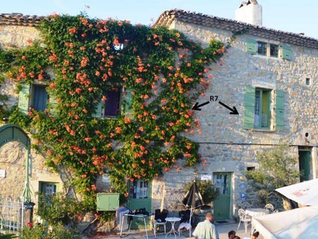 Location de vacances pour 4 personnes, avec Balcon et Terrasse ainsi que Piscine et Vue à Grospierres