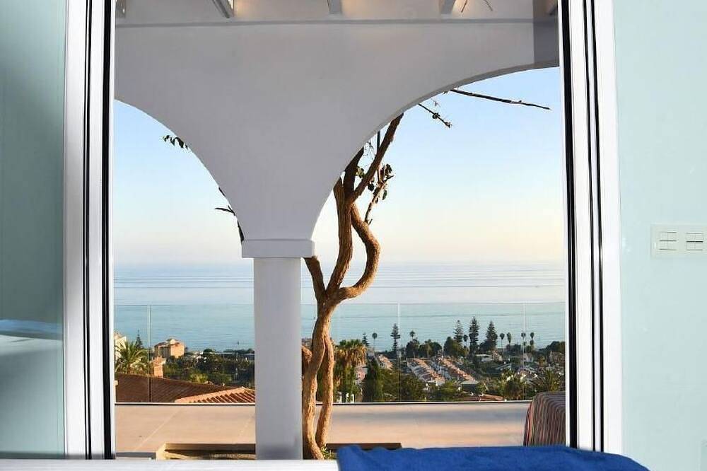 Villa Buganvilla in Torre de Benagalbón, Rincón de la Victoria