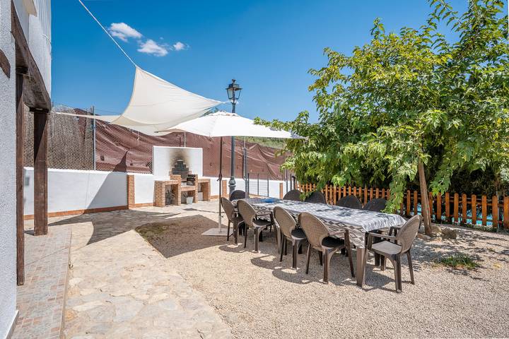 Casa rural para 17 personas, con jardín, Se admiten mascotas en Algarinejo - 2