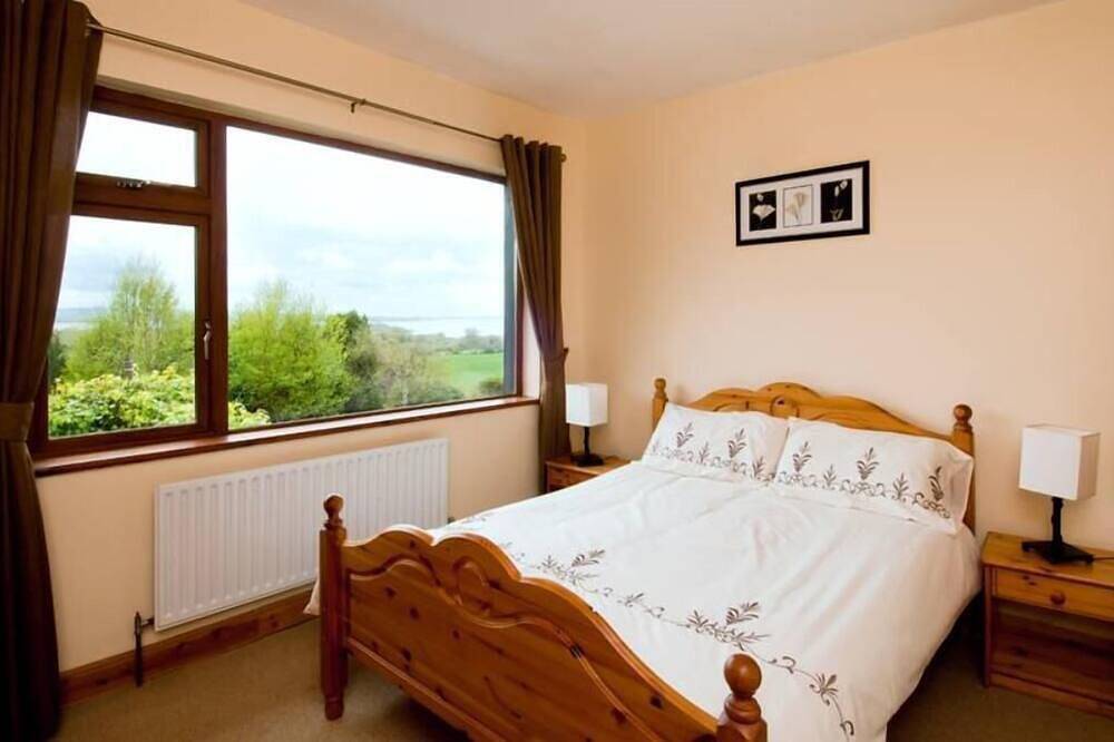 Ferienhaus mit grossem Garten und fantastischem Seeblick - Shannonview in Nenagh, Lough Derg