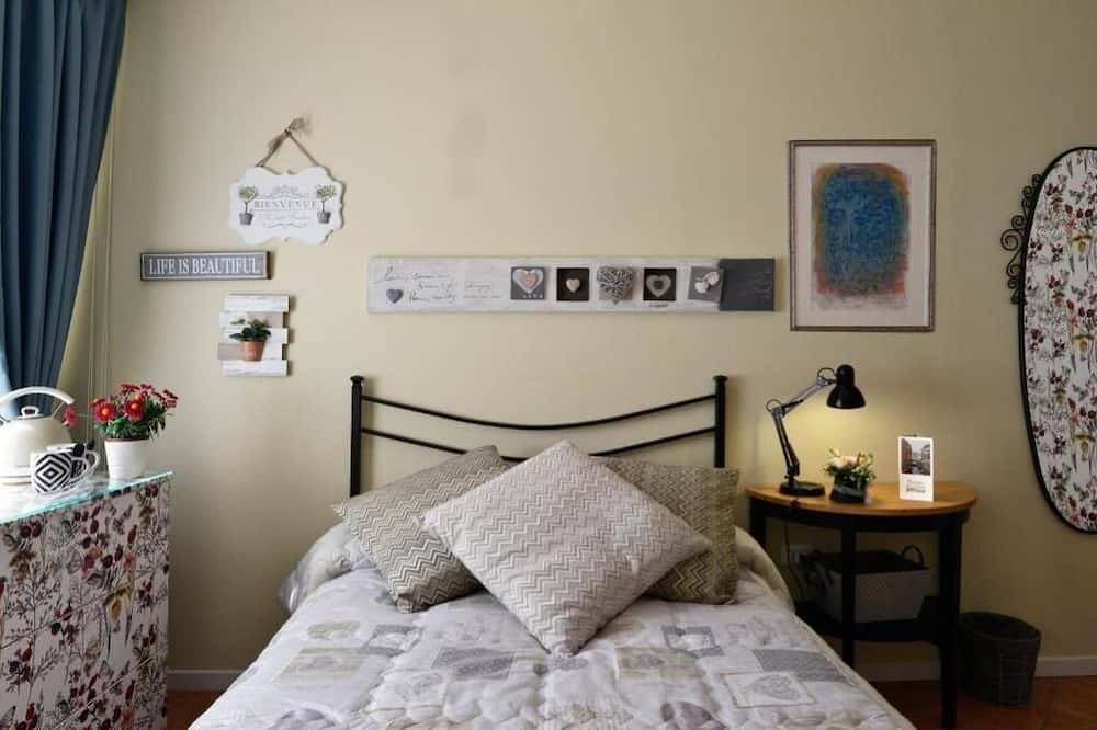Room & Breakfast Canalino 21: Standard Single Room with Shared Bathroom in Modena, Modena Province