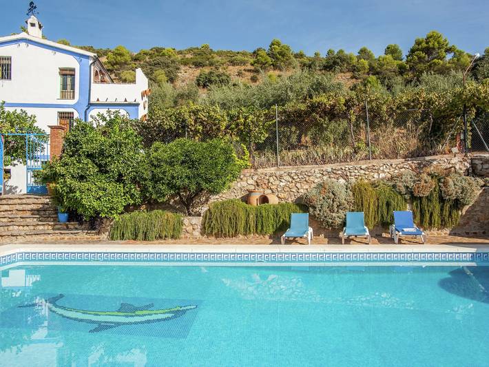 Cabaña para 4 personas, con Terraza además de Jardín y Piscina en Andalucía