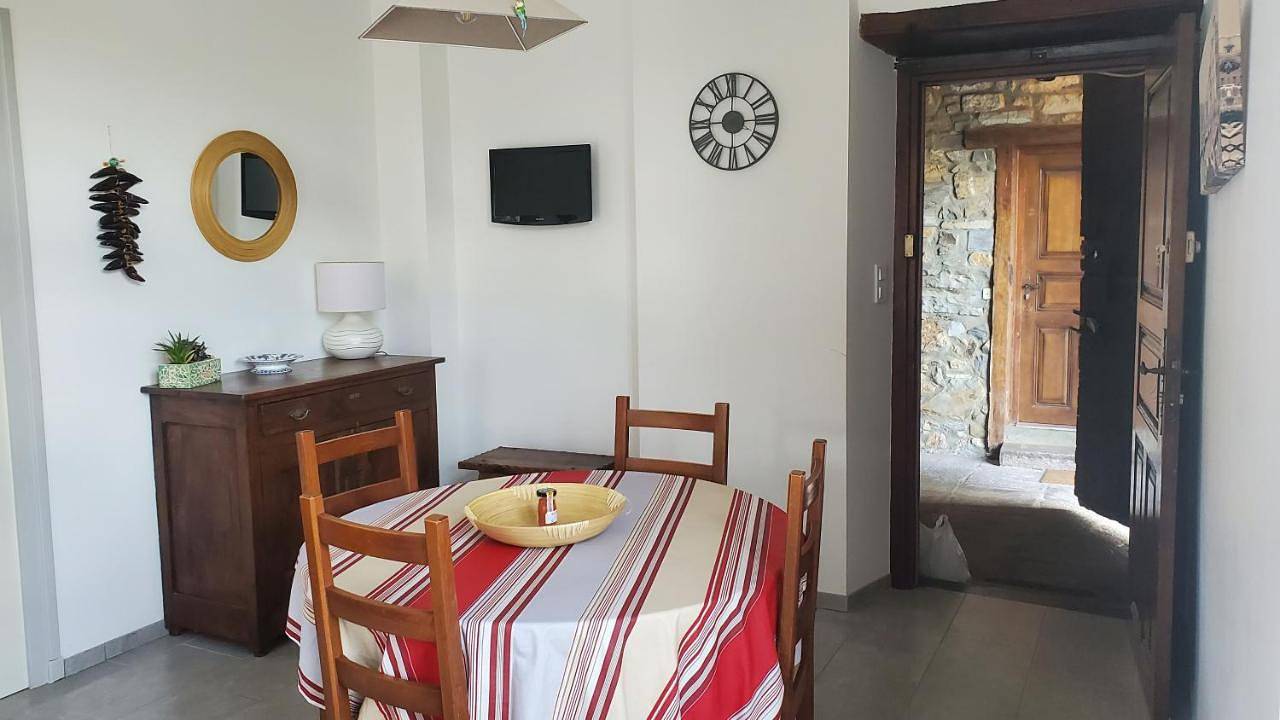 Appartement entier, Apartment with Terrace in Espelette, Région de Bayonne