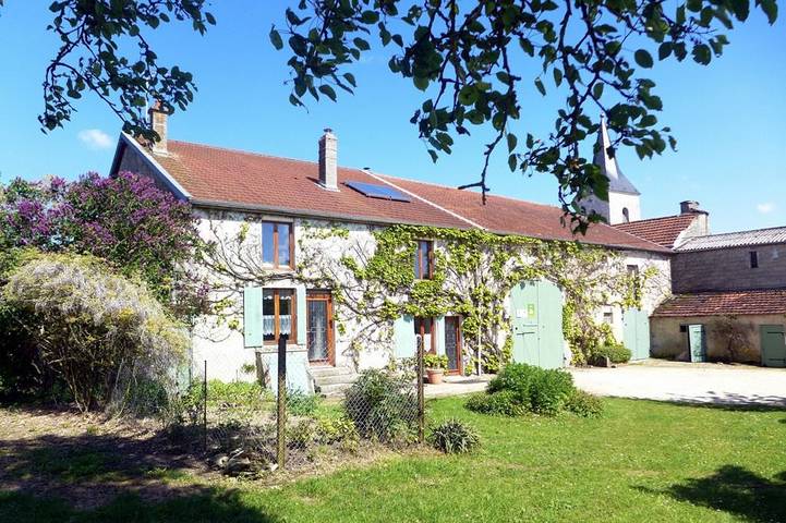 Gîte pour 6 personnes, avec jardin dans Mandres La Cote