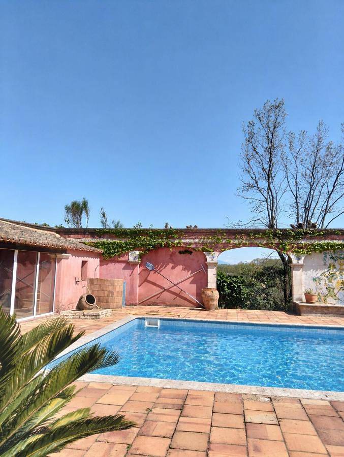 Villa für 10 Personen, mit Balkon und Terrasse sowie Garten und Pool in Saint Julien De Peyrolas Languedoc Roussillon