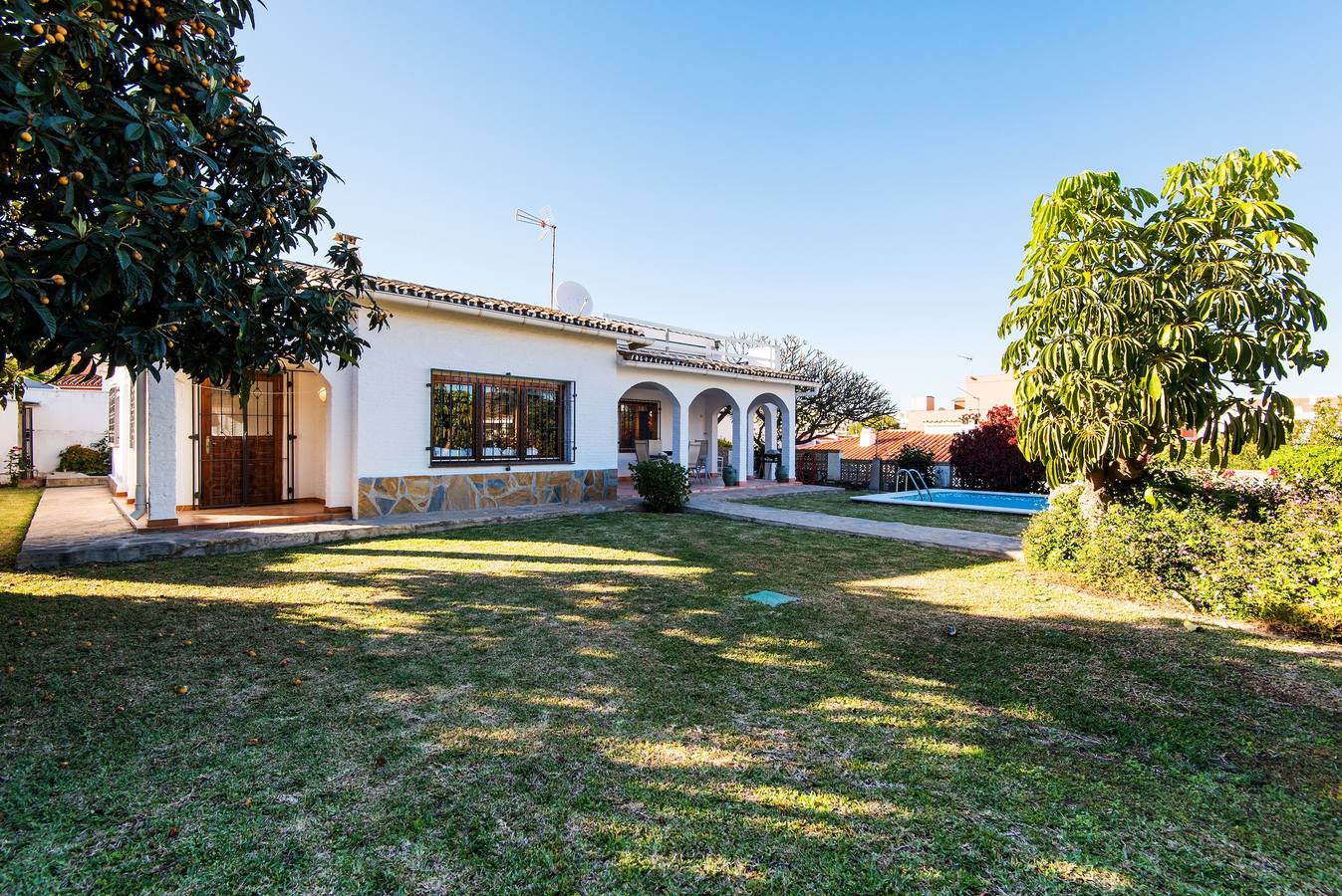 Maison climatisée sur la plage avec piscine, terrasse, jardin et Wi-Fi in Torremolinos, Costa del Sol