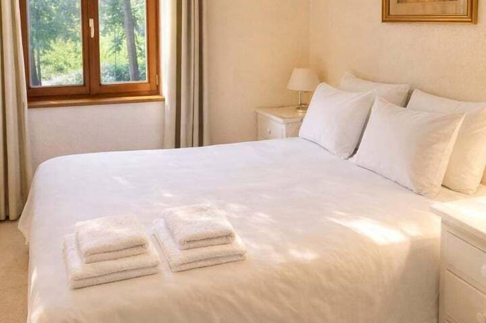 Les Essarts : Domaine avec piscine pour 16p in Châtillon-sur-Indre, Région de Châteauroux