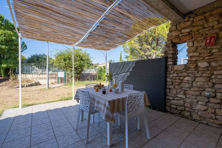 Location de vacances pour 4 personnes, avec Terrasse ainsi que Jardin et Piscine à La Roque-sur-Pernes - 4