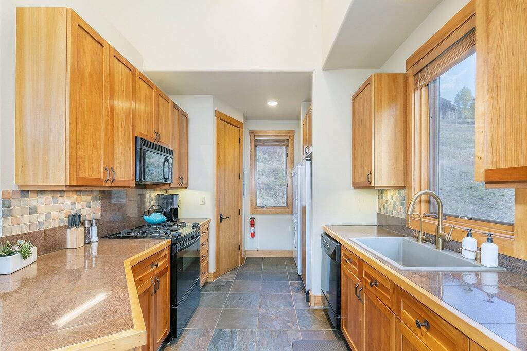 Ganze Wohnung, Ski In/Out/Lifts 1&10 steps awaytrue 2Br/2Ba+Loft+Attached Heated Garage+Balcony in Mountain Village, Telluride Ski Resort