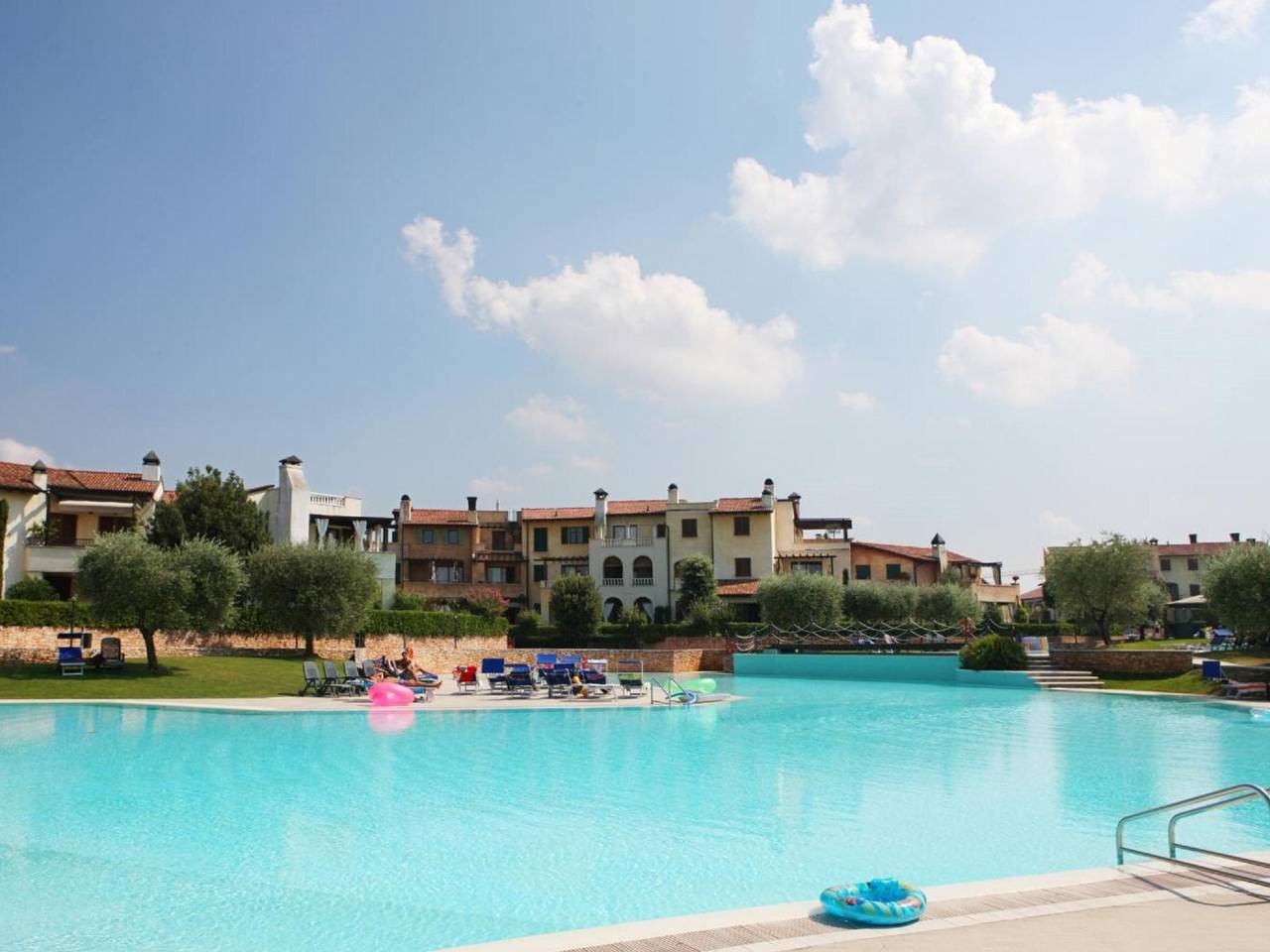 Geheel appartement, Wohnung mit Terrasse in Peschiera del Garda, Garda Bergen