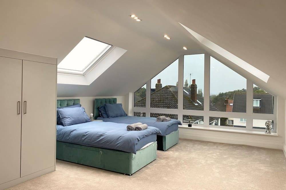 Elegant 2-Bed, 2.5-Bath retreat with a dedicated Office. in Leeds, West Yorkshire