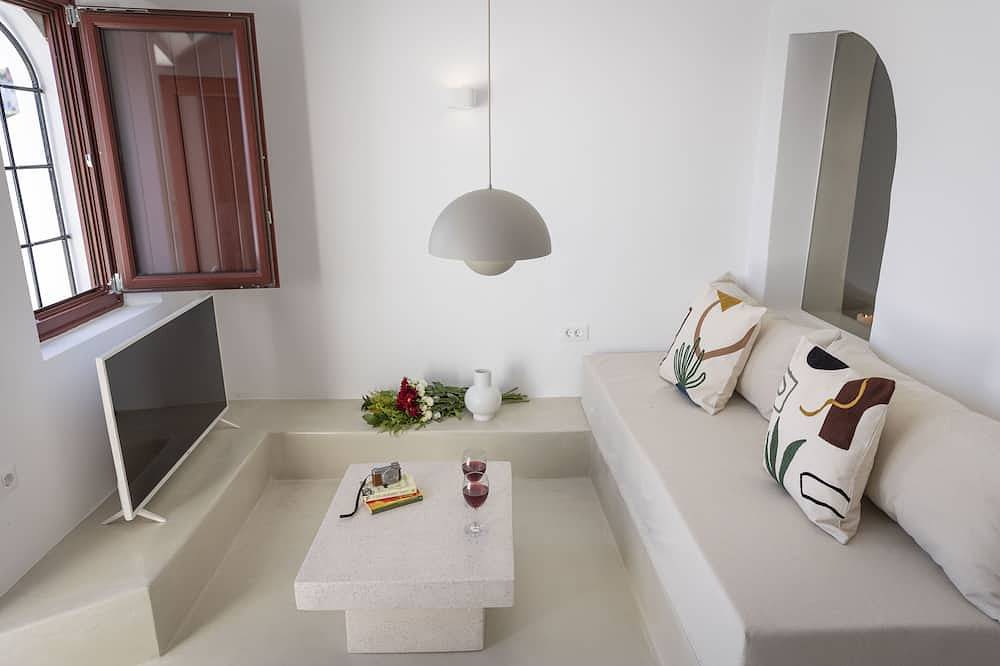 Entire apartment, Yiota's Nest Cave House in Ormos Ammoudiou, Oia