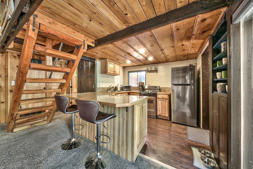 Larch Chalet- 1Br, 1Ba 2 Min to Heavenly, Hot Tub in Bijou Park, South Lake Tahoe