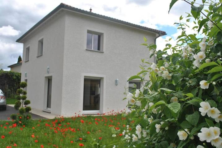 Location de vacances pour 8 personnes, avec Terrasse et Jardin à Chassieu