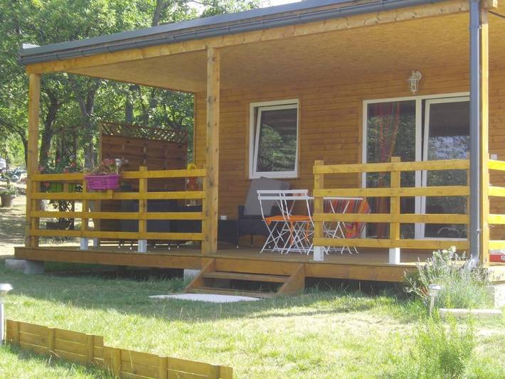 Gîte pour 3 personnes, avec vue ainsi que piscine et jardin à Montolieu