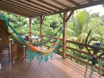Gîte pour 2 personnes, avec vue et jardin à Capesterre-Belle-Eau
