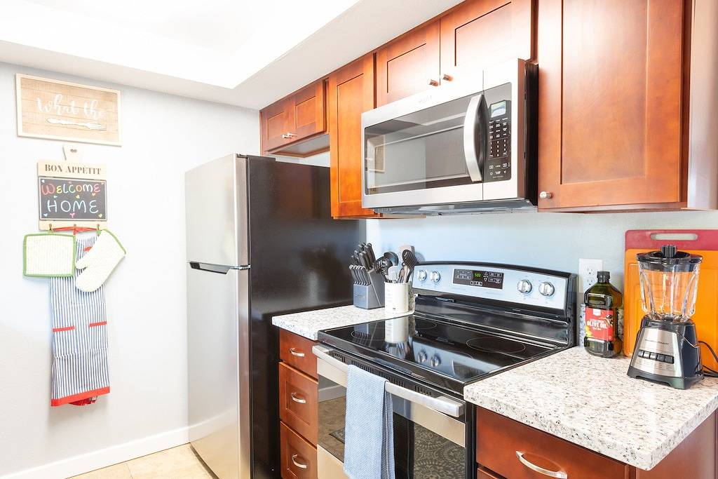 Ganze Wohnung, Helle * Private * Stilvolle 2Br Wohnung mit umzäuntem Hof in der Nähe des Washington Square in Tigard, Washington County (OR)