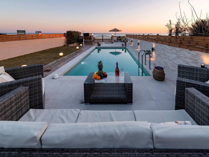 Ferienhaus für 10 Personen, mit Pool und Terrasse sowie Garten