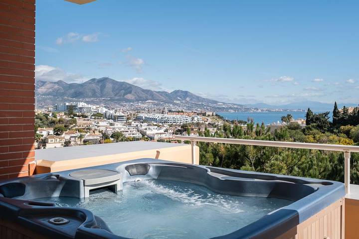 Apartment for 6 people, with terrace and children pool as well as hot tub in Mijas Costa