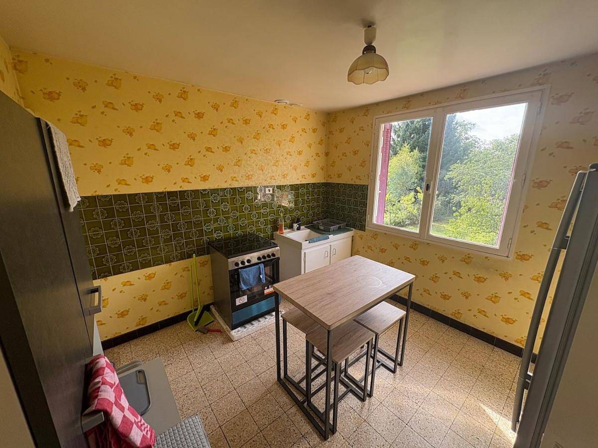 Appartement entier, Three-Bedroom Apartment in Châtillon-sur-Loire, Région de Montargis