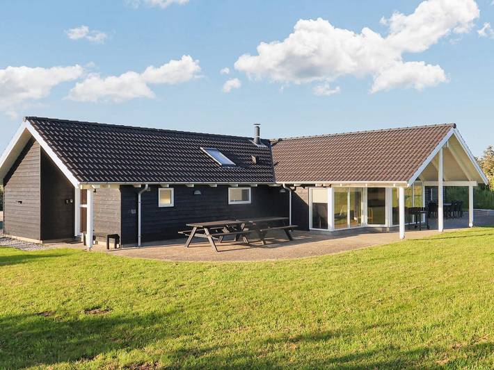 Ferienhaus für 14 Personen, mit Sauna und Pool, kinderfreundlich in Nr. Lyngby
