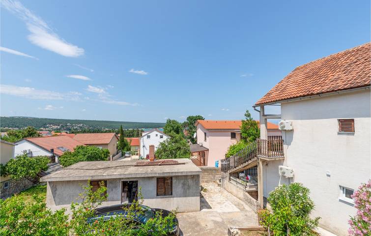 Ganze Ferienwohnung, Gemütliche Ferienwohnung mit Terrasse, Klimaanlage und Parkplatz in der Nähe der Küste von Donji Karin in Donji Karin, Zadar