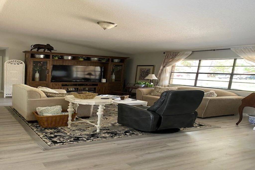 European meets Southern Charm in this 3 Bedroom Get Away in Mount Dora in Mount Dora, Lake County