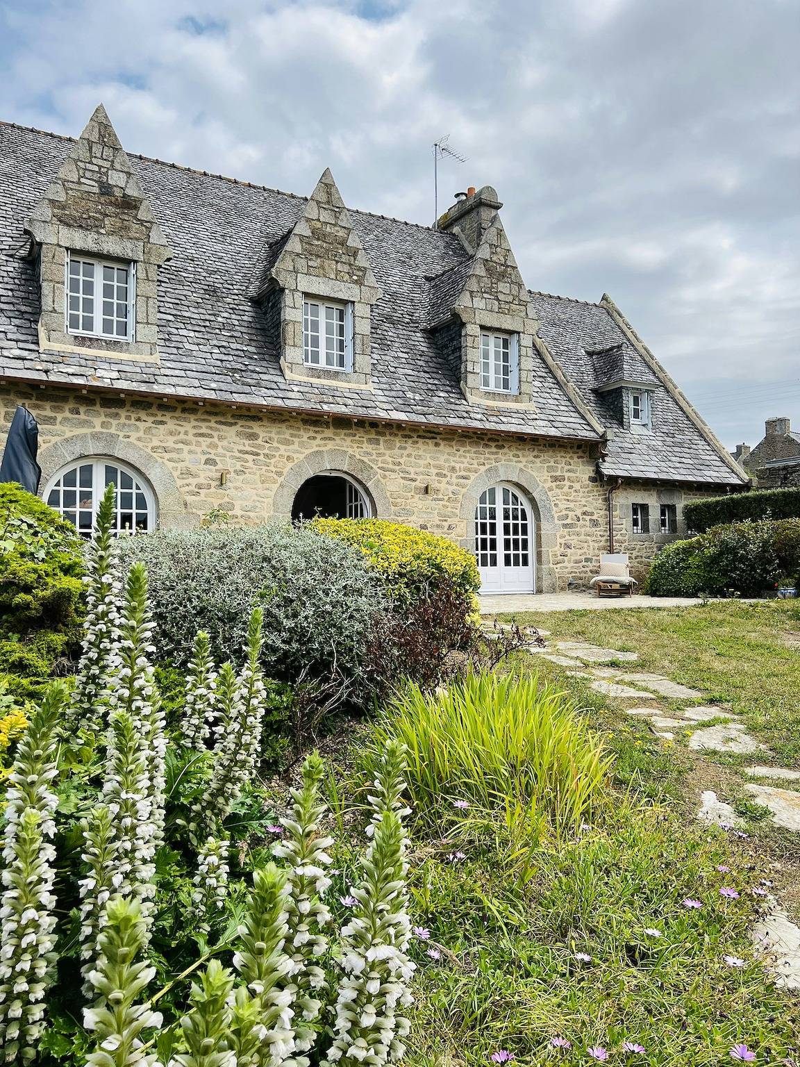 Maison en granit près du port de pêche de Portsall in Portsall, Ploudalmézeau
