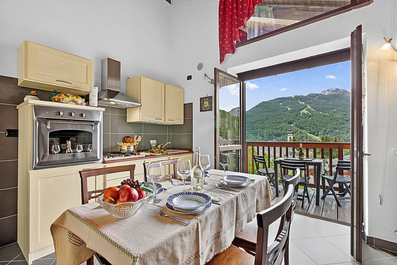 Apartamento entero, Encantador apartamento con vistas a la montaña y aparcamiento, cerca de los remontes y de los restaurantes in Bardonecchia, Provincia de Torino