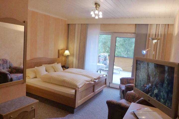 Ferienhaus für 2 Personen, mit Balkon und Terrasse sowie Garten in Wallenfels - 2