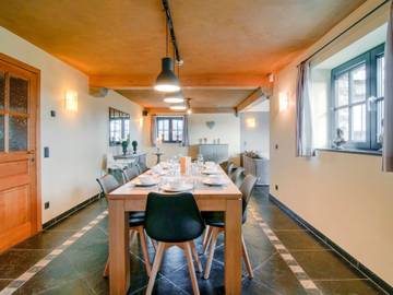 Location de vacances pour 8 personnes, avec jardin et terrasse à Vresse-sur-Semois