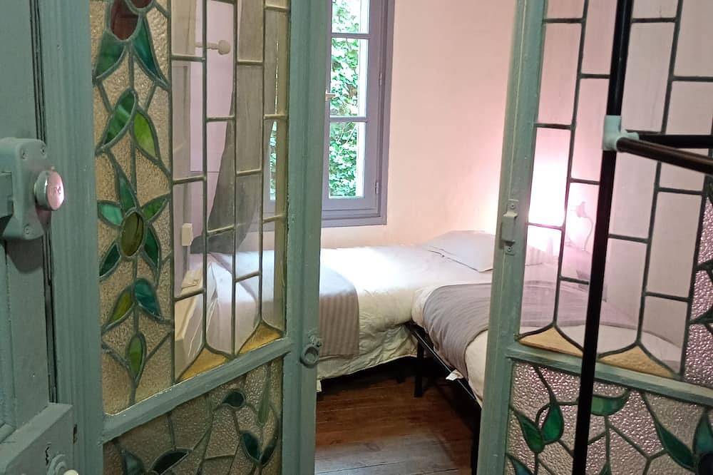 Entire apartment, Studio Center Thiers ~ Clermont-Ferrand ~ Lyon - Free Parking - Self-check-in in Thiers, Thiers region