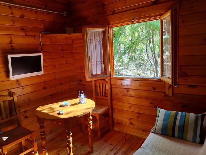 Bungalow para 2 personas, con terraza y piscina además de vistas y jardín, Se admiten mascotas en Provincia de Granada