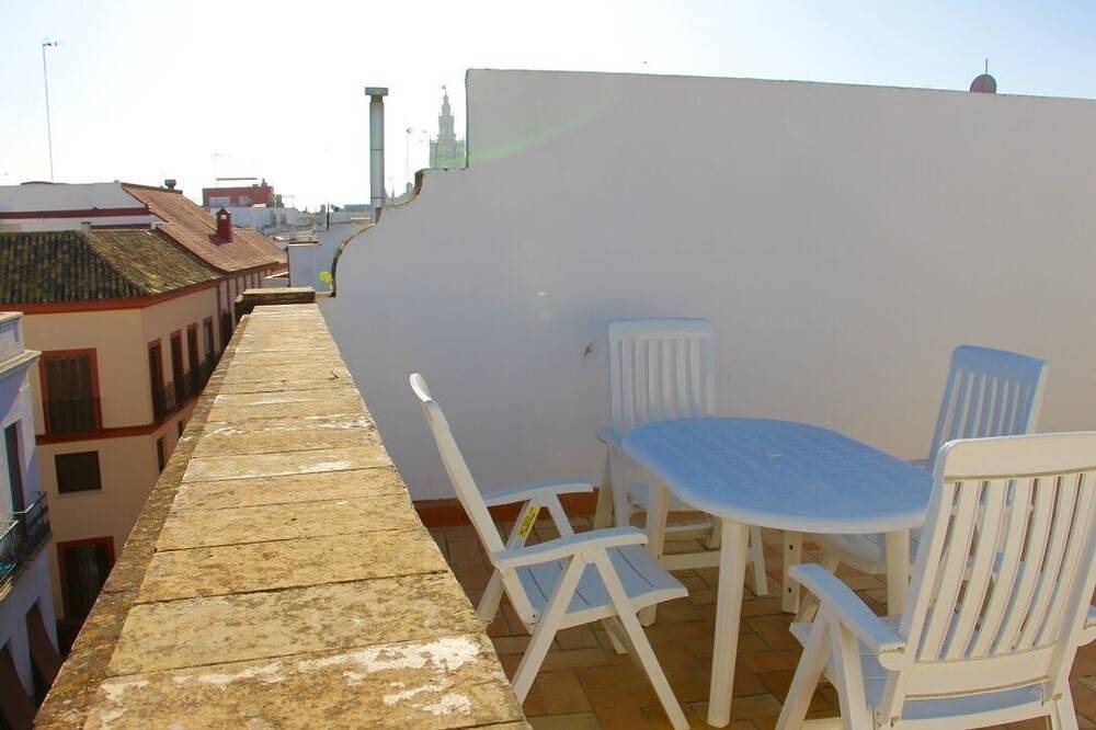 Apartamento entero, Súper céntrico con Terraza Privada y Wifi in Casco Antiguo, Sevilla